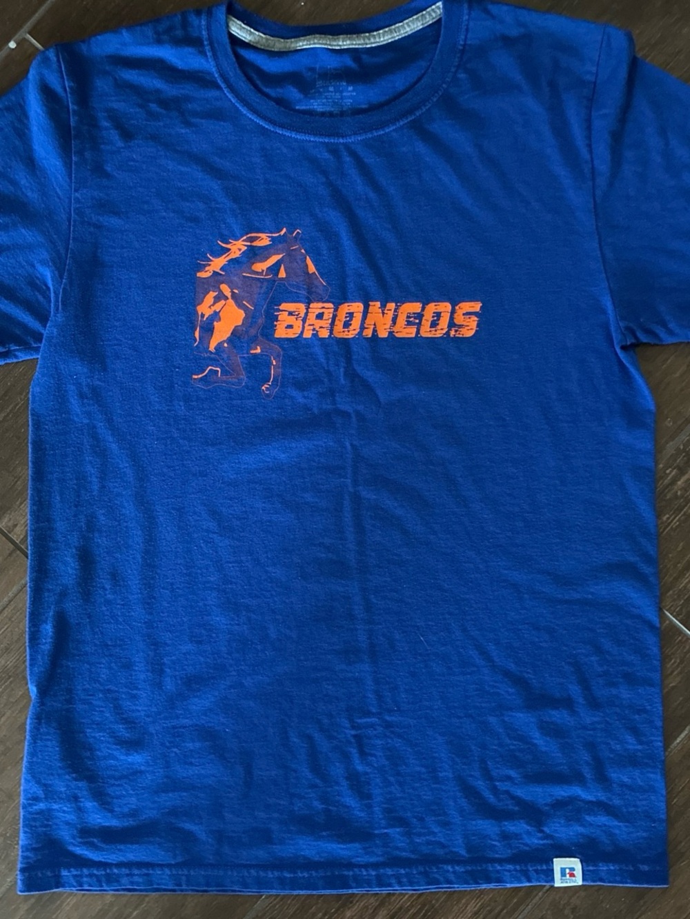Preowned 2005 Y2K Russell Athletics NFL Denver Broncos graphic Tshirt. Medium